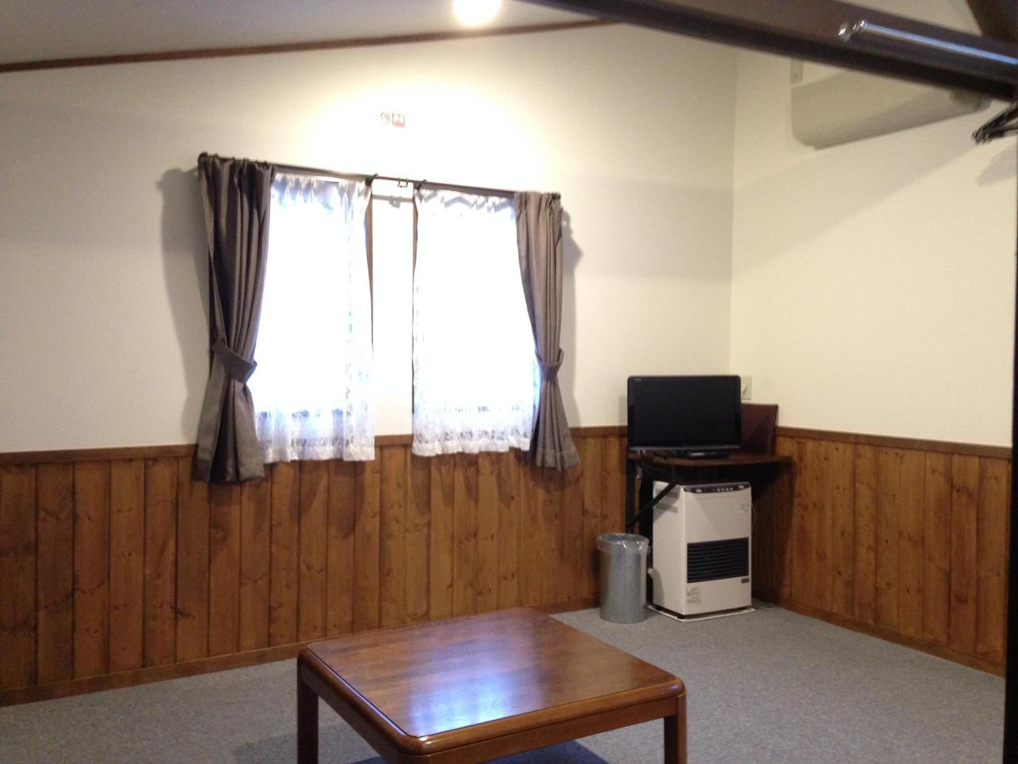 Community House Tyrolien Hotel Hakuba Phòng bức ảnh