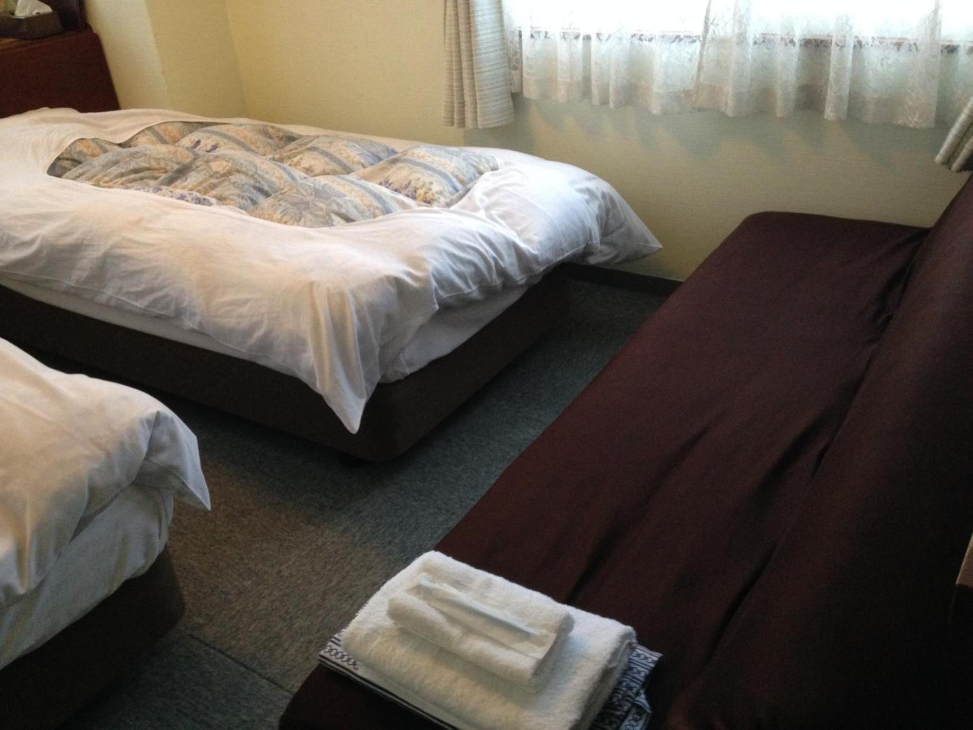 Community House Tyrolien Hotel Hakuba Phòng bức ảnh