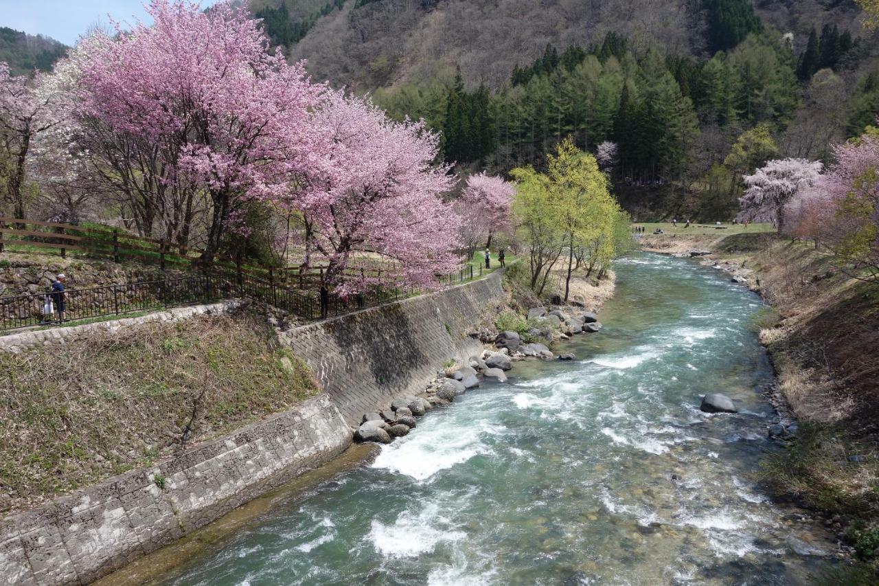 Community House Tyrolien Hotel Hakuba Ngoại thất bức ảnh