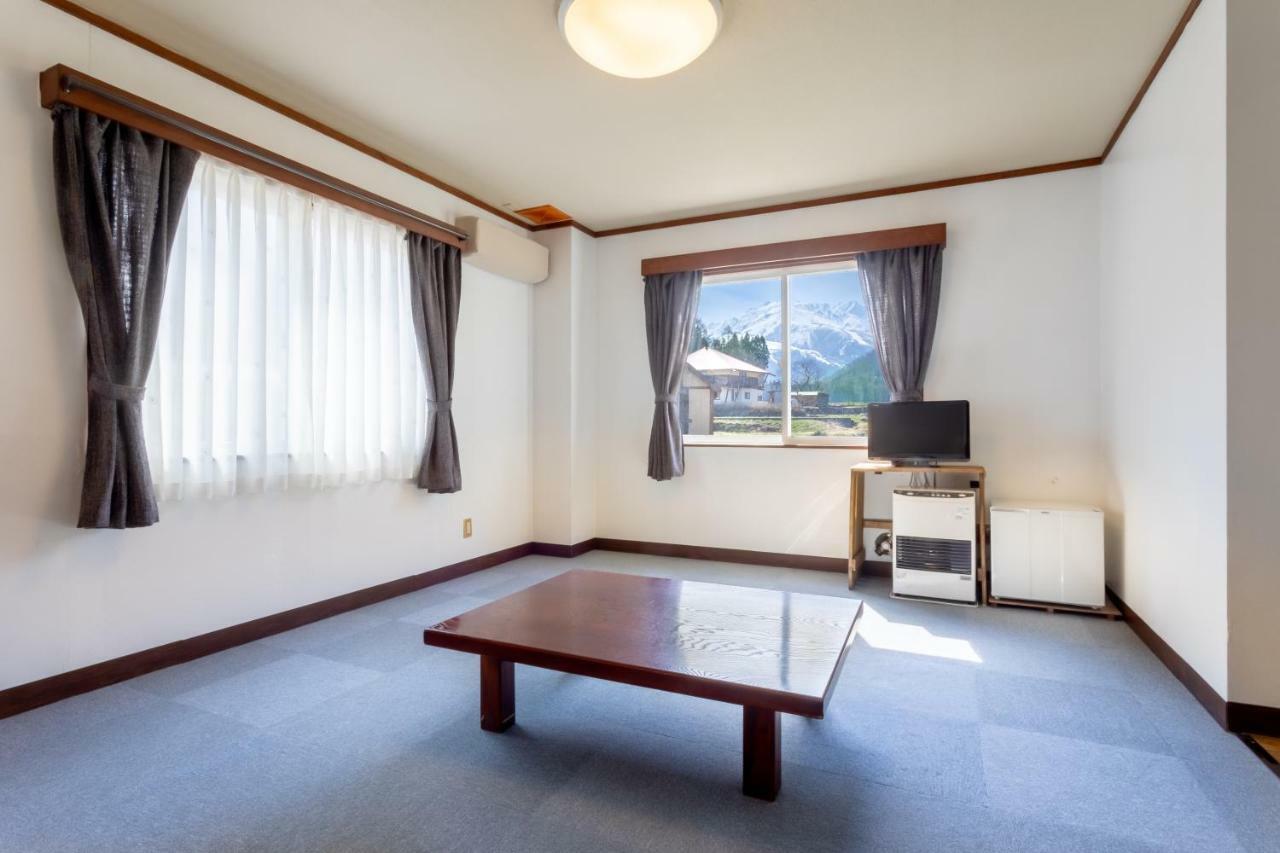 Community House Tyrolien Hotel Hakuba Ngoại thất bức ảnh